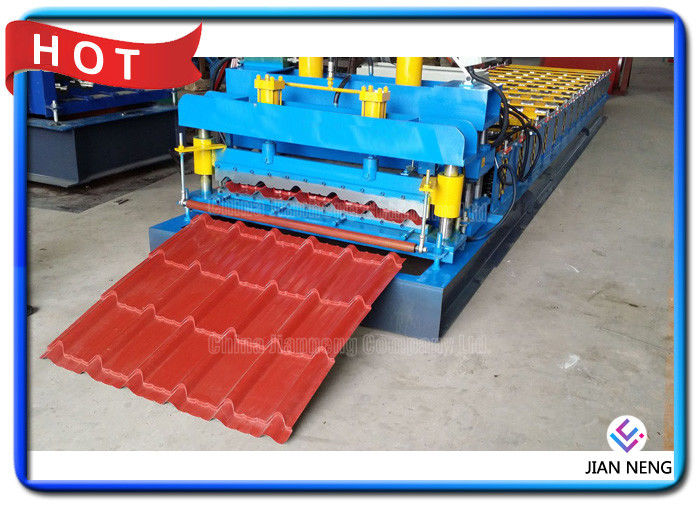 828 Jenis Baja Bergelombang Langkah Mesin Roll Forming Dengan Stasiun Hidrolik