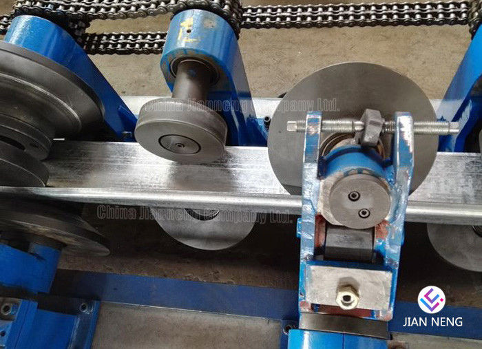 345 Mpa Curving Machine Mesin Metal Roofing Dengan Cr12 Corrugated Punching Moulds