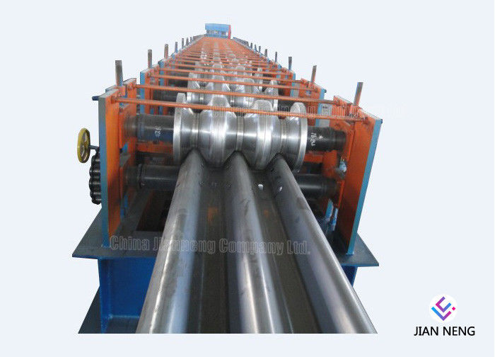 W Berbentuk Cr12 Steel Sheet PLC Guard Rail Roll Forming Machine Untuk Jalan Raya