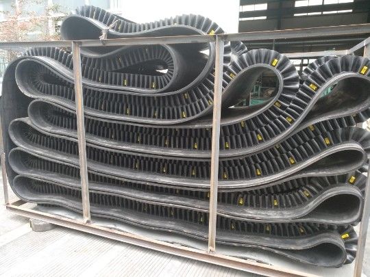 Karet Anti Selip EP800 4 Lapis Sabuk Dinding Bergelombang, Sistem Konveyor Seluler